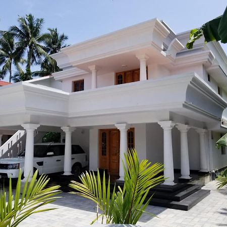 Luxury Villas Of Guruvāyūr エクステリア 写真